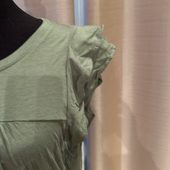 Woman’s Top - Picture 3 of 5